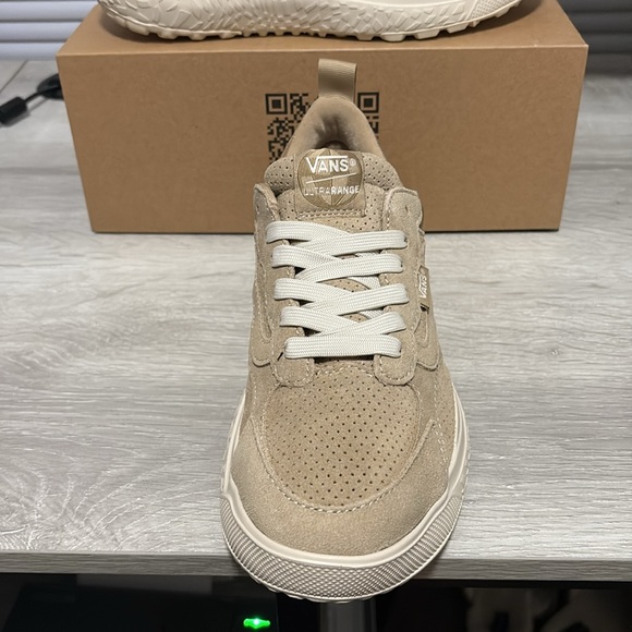 NWT Women's Vans UltraRange Neo VR3 Shoes - VN000CWESQ7 - Picture 4 of 11